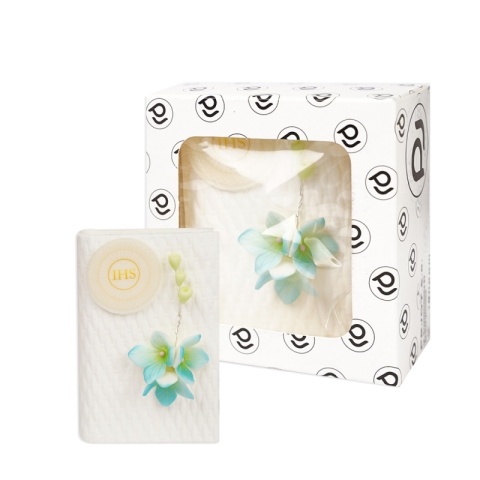 Dekoracja komunijna - Księga zamknięta z niebieskim kwiatem, sklep cukierniczy Kraków